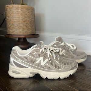 NEW! New Balance Taupe/Olive 740 Sneakers Size: 8.5